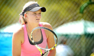 Simmonds eases through to second round of World Tour - Sports Leo