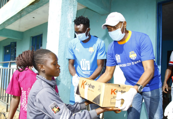 Kenyan football clubs help out poverty-stricken communities - Sports Leo