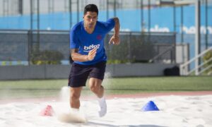 FC Barcelona striker Luis Suarez returns to training - Sports Leo