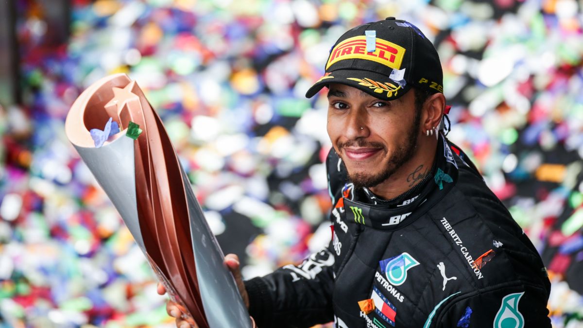 Lewis Hamilton wins eighth British Grand Prix, Verstappen out of