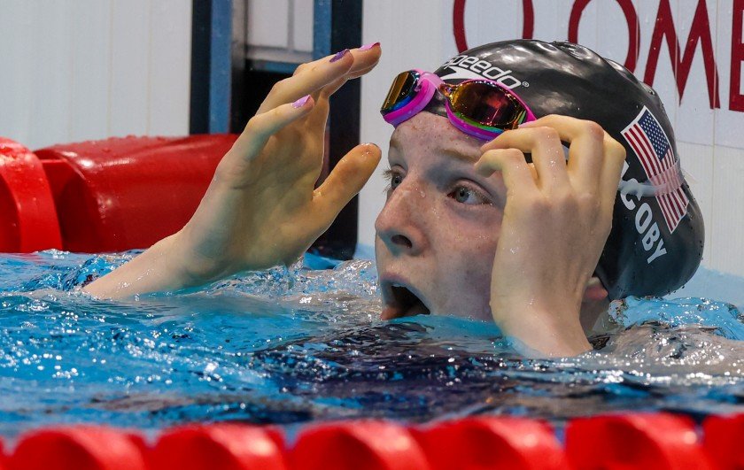 Lydia Jacoby wins a gold medal