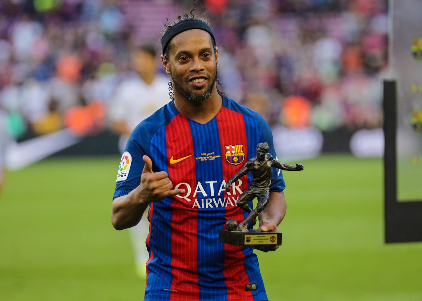 legendary Ronaldinho transfer from PSG to Barca
