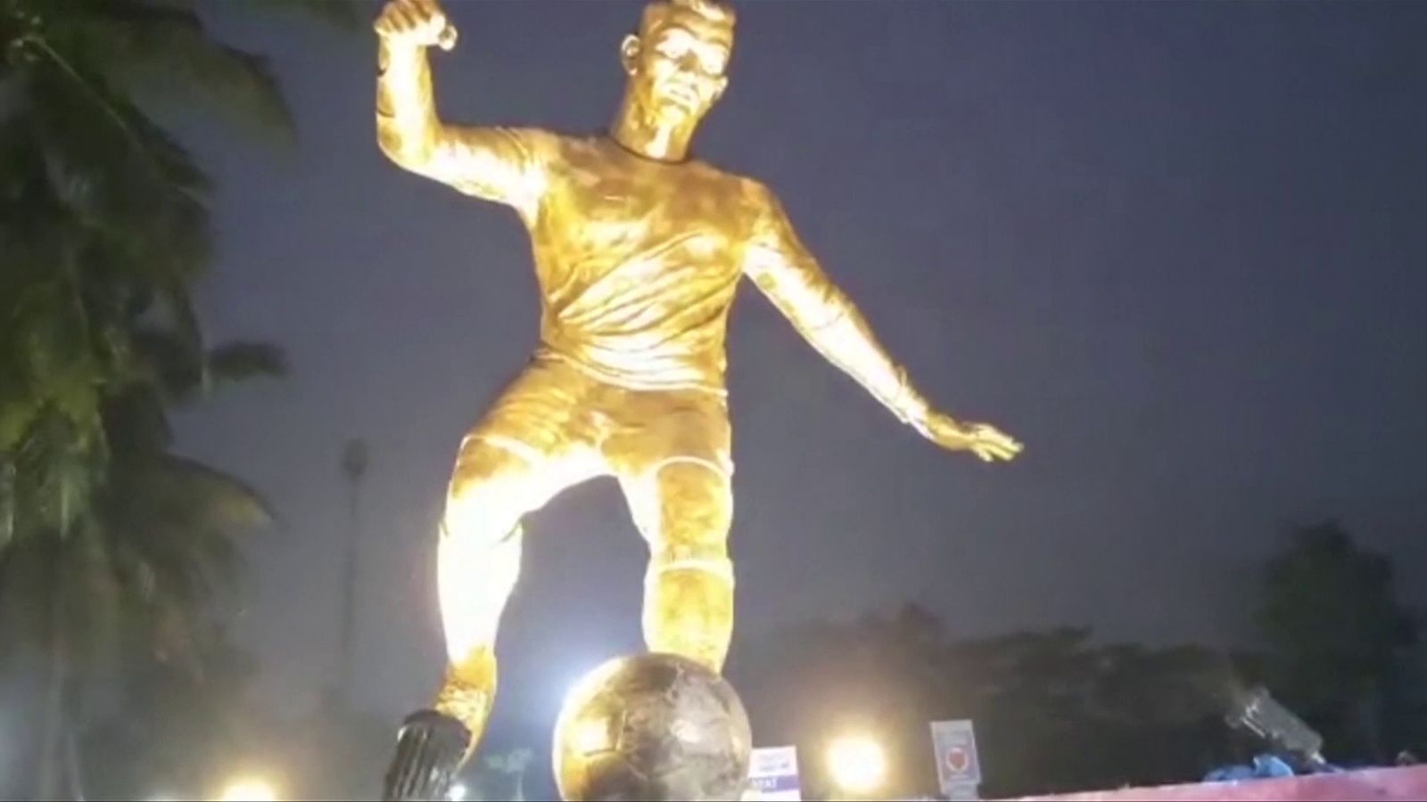 Cristiano Ronaldo Statue