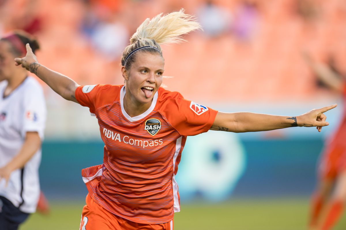 SYDNEY LAROUX: hottest  women football. 