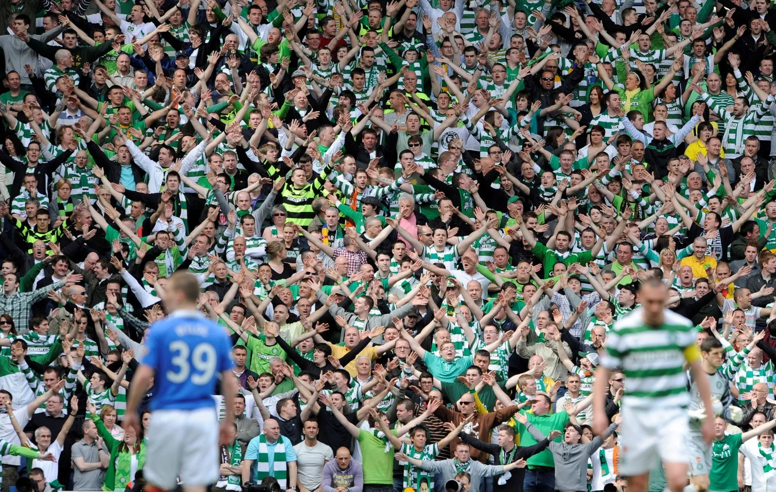 celtic fans celebrating