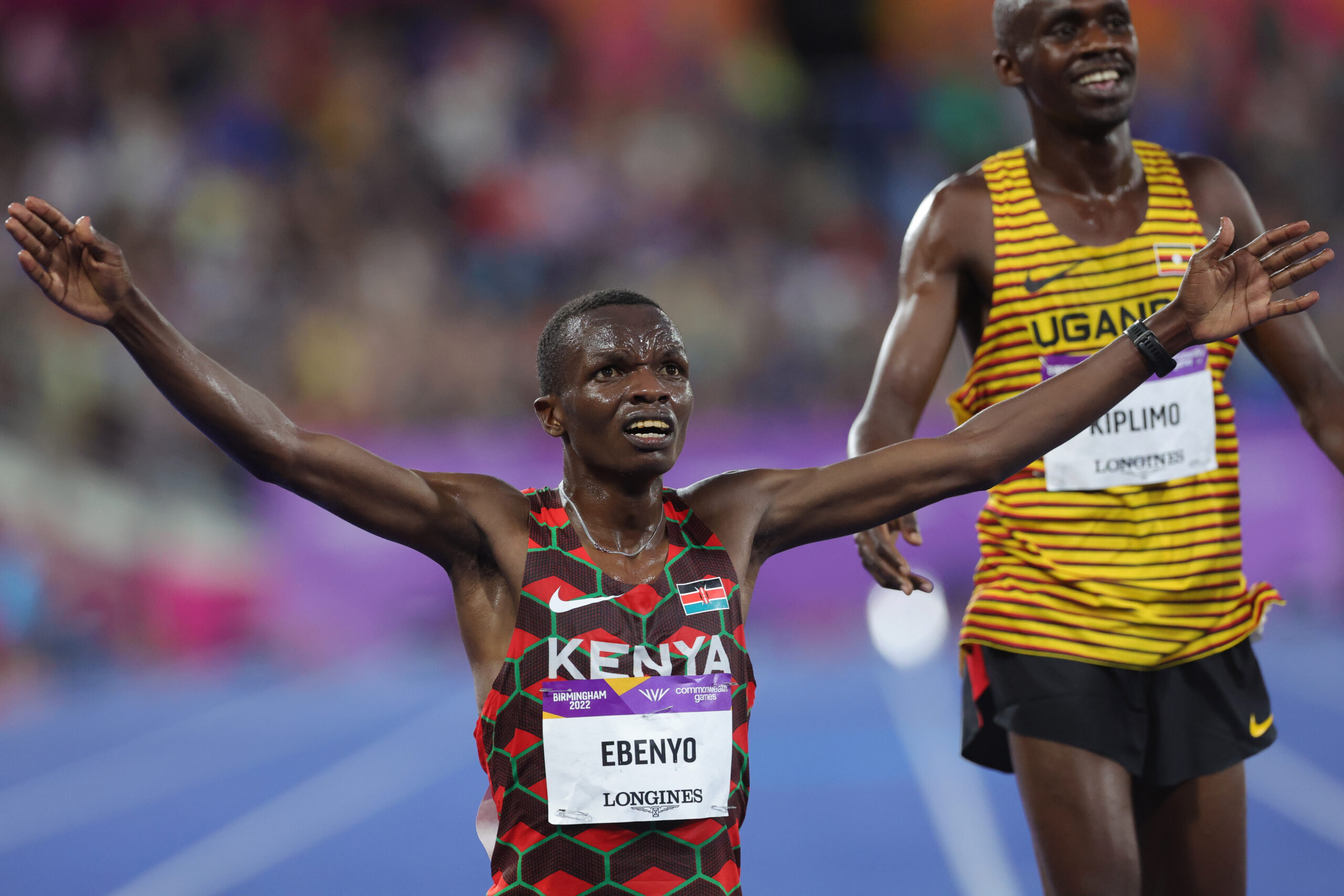 Daniel Simiu celebrates after winning silver