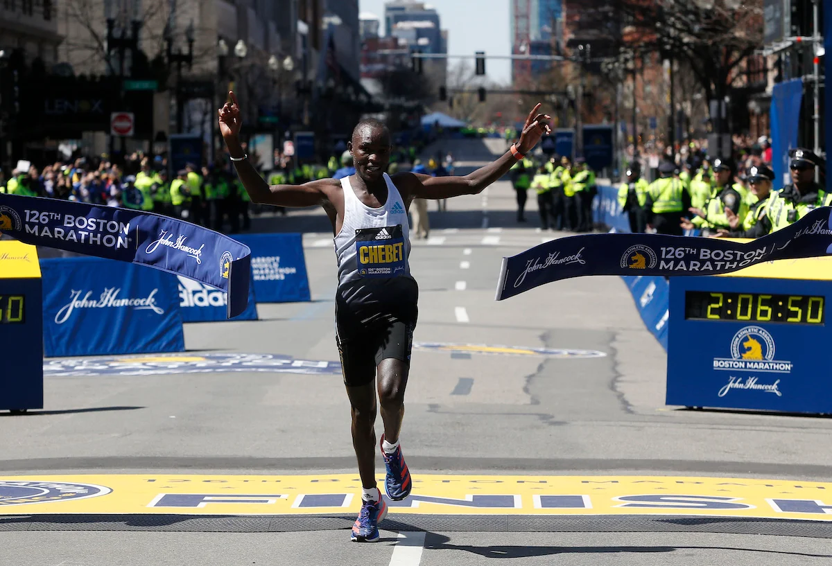 Evans Chebet crosses the finish line at the 2022 BMW