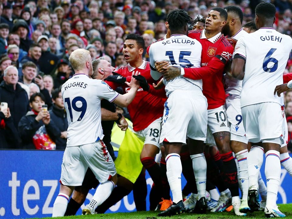 Casemiro red