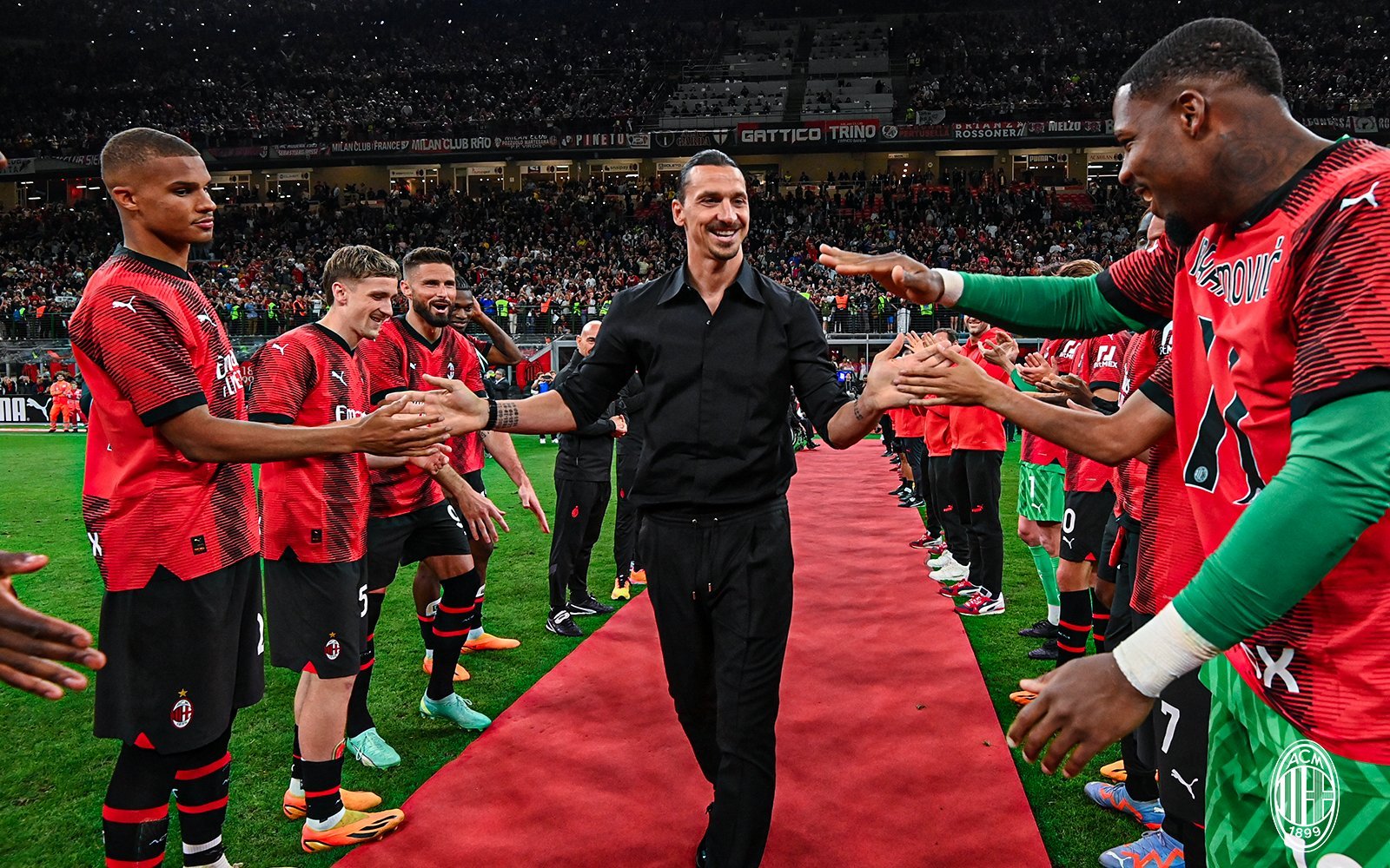 Zlatan bids Ac Milan players goodbye Ac Milan
