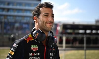 Daniel Ricciardo replaces De Vries
