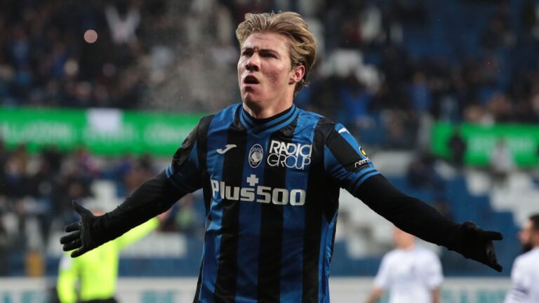 Rasmus Hojlund potential shirt number at Manchester United - Latest ...