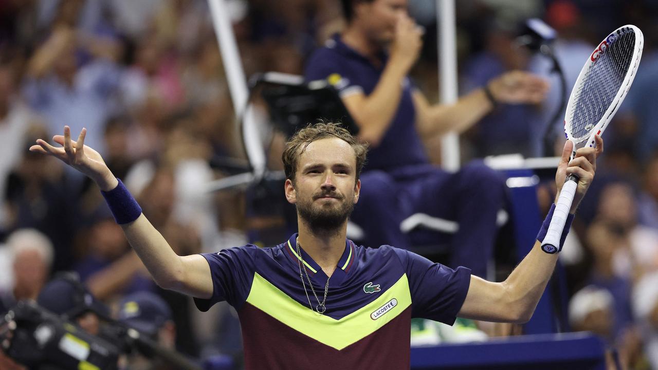 daniil medvedev defeats carlos alcaraz us open 2023