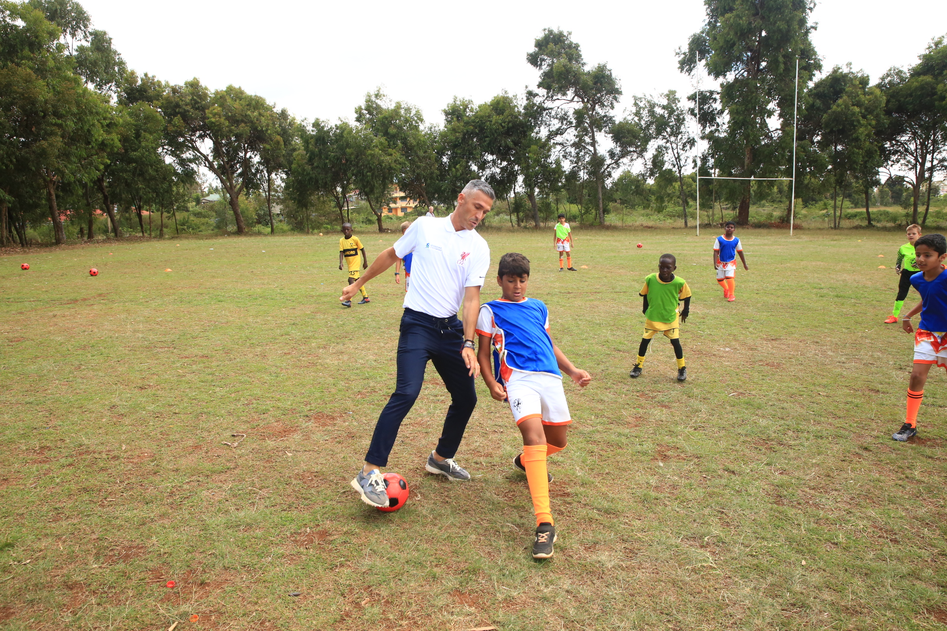 Luis Garcia enjoys a kick about with the kids from Diamond and Acakoro Academies