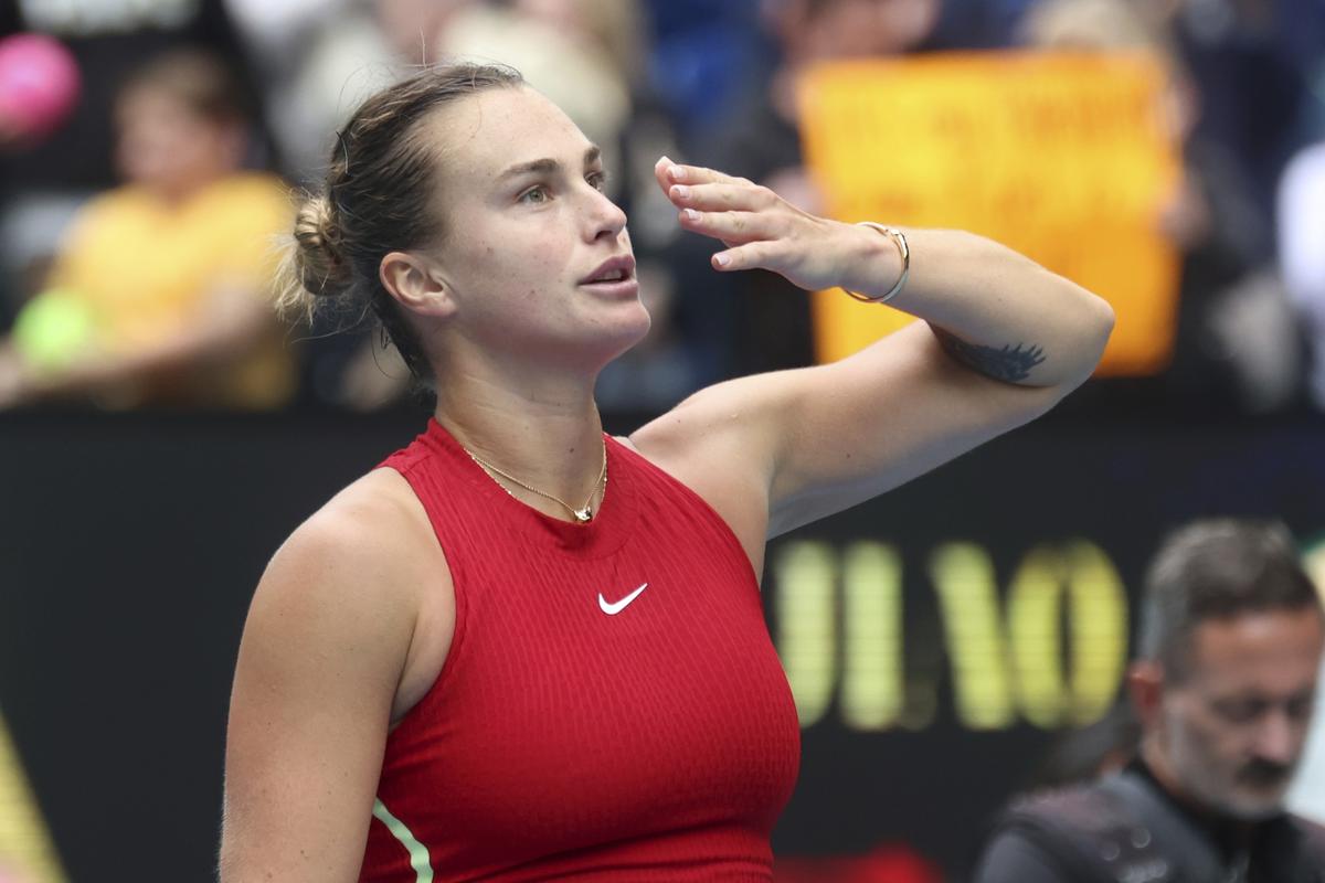 aryna sabalenka vs lesia tsurenko handshake