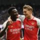 Bukayo Saka celebrates his goal with teammate Odegaard