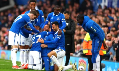 Everton players celebrate winning against Brentford.