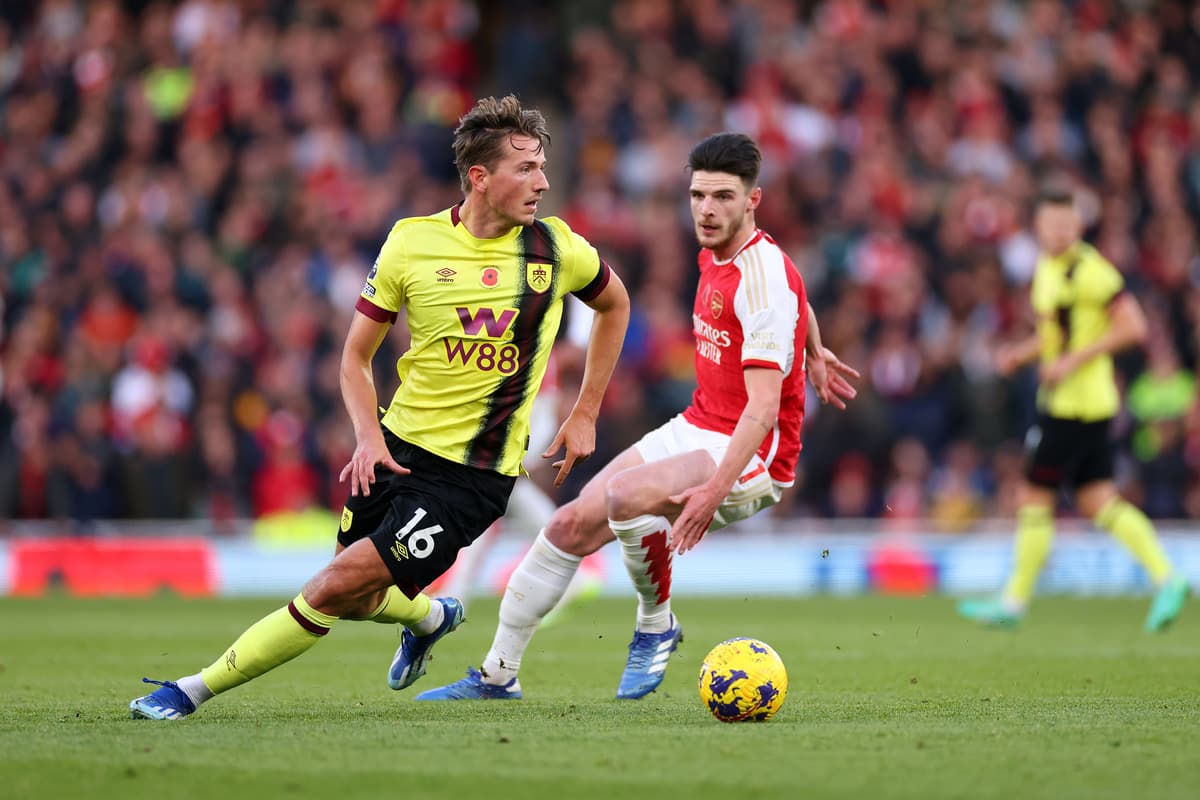 Sander Berge in a Premier League game against Arsenal