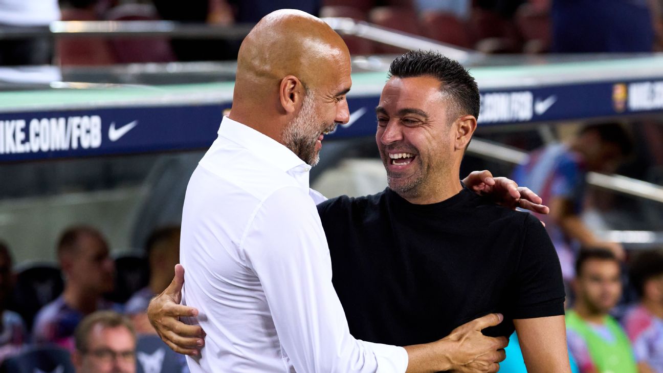 Pep Guardiola together with Xavi in a previous match